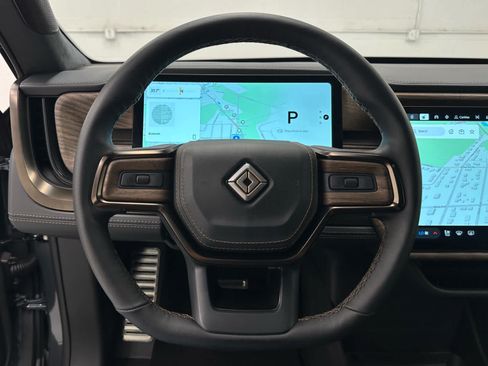 Used 2025 Rivian R1S Premium AWD/4WD image 26