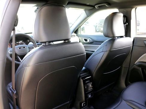 New 2026 Jeep Compass Latitude image 17