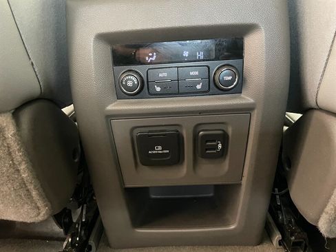 Used 2018 Chevrolet Traverse Premier AWD/4WD image 26