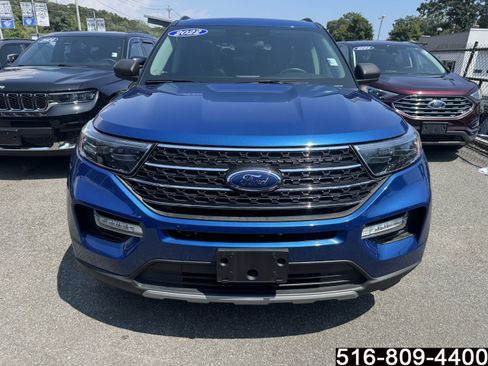 Used 2022 Ford Explorer XLT w/ Equipment Group 202A AWD/4WD image 2