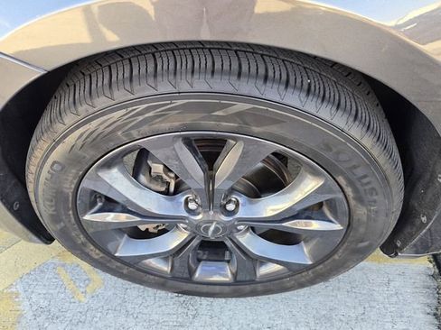 Used 2018 Chrysler Pacifica Touring Plus w/ S Appearance Package image 6