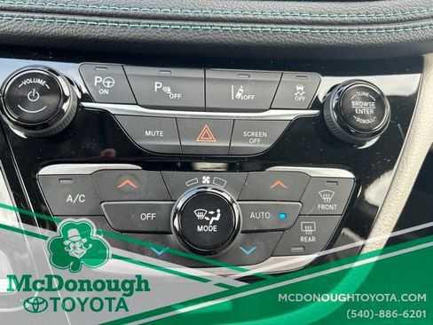 Used 2020 Chrysler Pacifica Limited w/ Advanced Safetytec Group FWD image 21