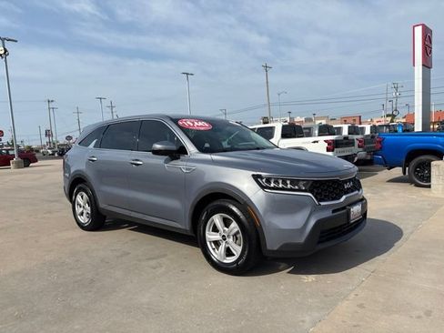 Used 2022 Kia Sorento LX FWD image 2