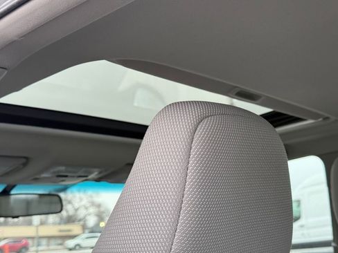 Used 2014 Toyota Camry XLE image 12