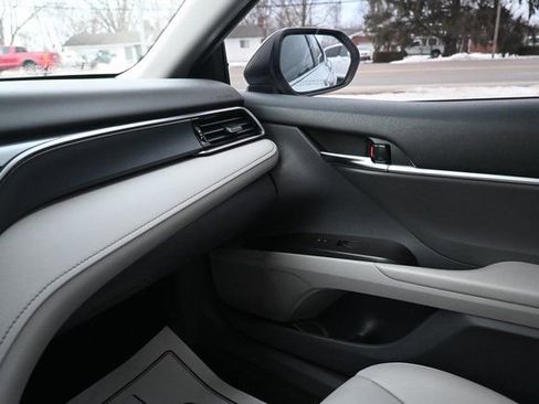 Used 2022 Toyota Camry SE w/ Cold Weather Package image 27