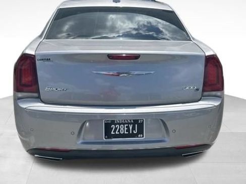 Used 2018 Chrysler 300 S w/ 300S Premium Group RWD image 6