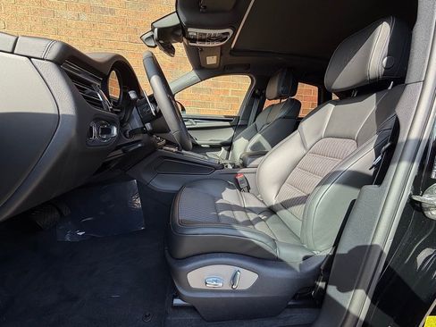 New 2026 Porsche Macan Turbo image 5