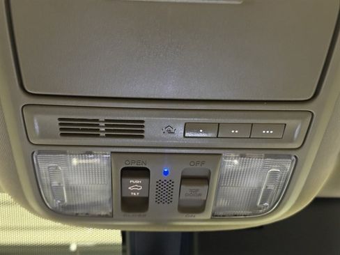 Used 2017 Honda Pilot Touring image 33
