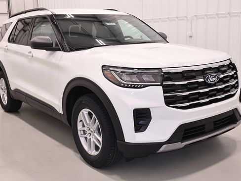 New 2027 Ford Explorer Active AWD/4WD image 3