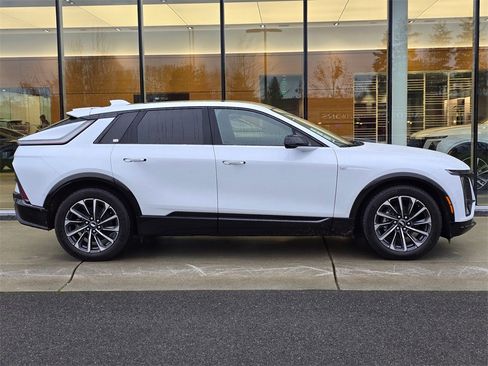 New 2026 Cadillac Lyriq Premium Sport image 6