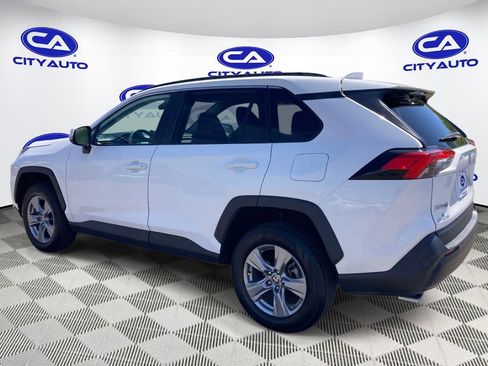 Used 2022 Toyota RAV4 XLE FWD image 5
