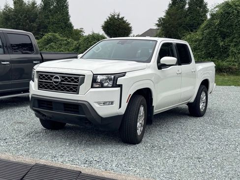 Used 2022 Nissan Frontier SV AWD/4WD image 2