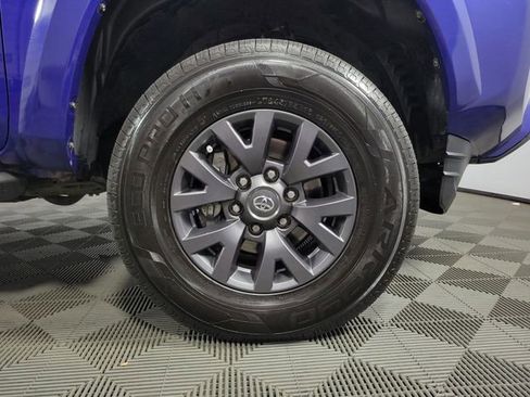 Used 2022 Toyota Tacoma SR5 w/ Technology Package image 11