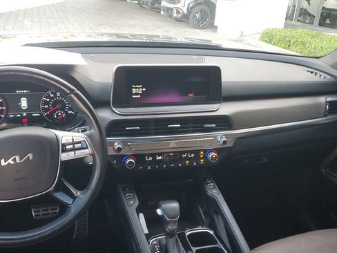 Certified 2022 Kia Telluride SX w/ SX Prestige Package AWD/4WD image 15