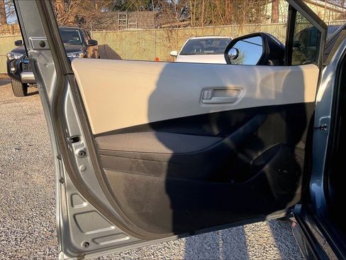 Used 2025 Toyota Corolla LE image 19