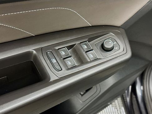 Used 2023 Volkswagen Atlas Cross Sport SE w/ Black Wheel Package AWD/4WD image 15