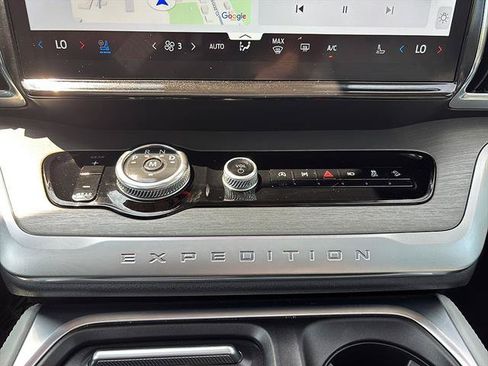Certified 2025 Ford Expedition Platinum w/ Driver's Package AWD/4WD image 24