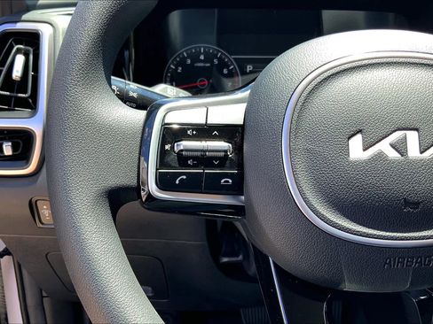 Used 2022 Kia Sorento LX image 24