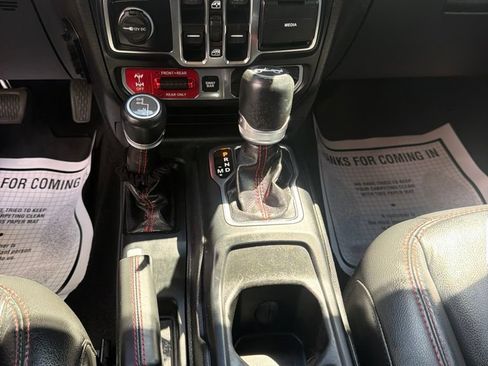 Used 2019 Jeep Wrangler Unlimited Rubicon w/ Cold Weather Group AWD/4WD image 33