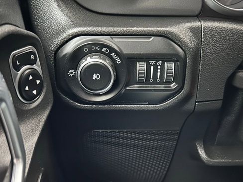 Certified 2021 Jeep Wrangler Sport image 17