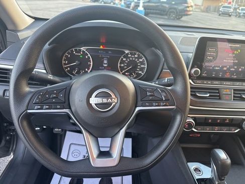 Used 2025 Nissan Altima 2.5 SV image 33