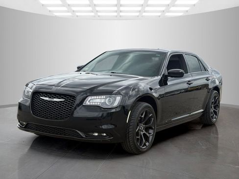 Used 2015 Chrysler 300 S AWD/4WD image 7
