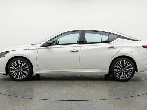 Used 2025 Nissan Altima 2.5 SV image 5