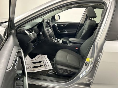Used 2022 Toyota RAV4 XLE w/ Convenience Package image 9