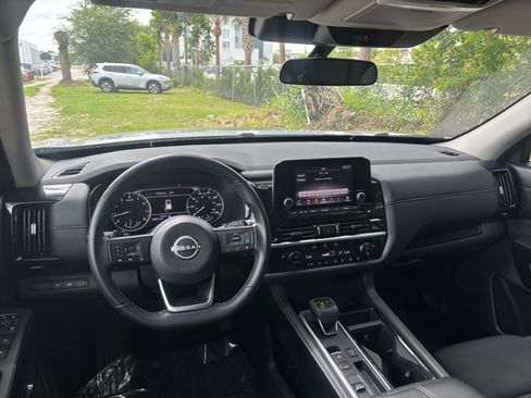 Used 2025 Nissan Pathfinder SV FWD image 36