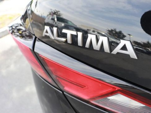 Used 2023 Nissan Altima 2.5 SV w/ SV Premium Package image 6