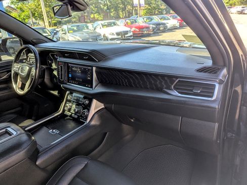 Used 2021 GMC Yukon XL Denali image 32