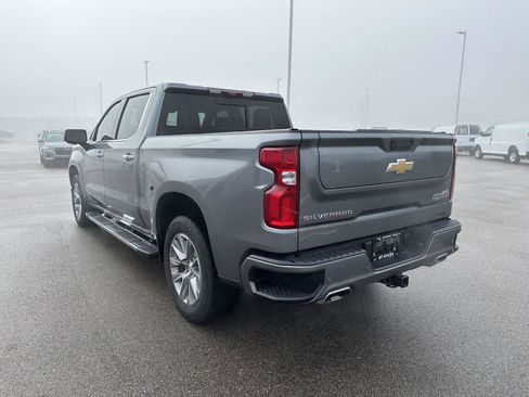 Used 2022 Chevrolet Silverado 1500 High Country w/ Technology Package AWD/4WD image 3