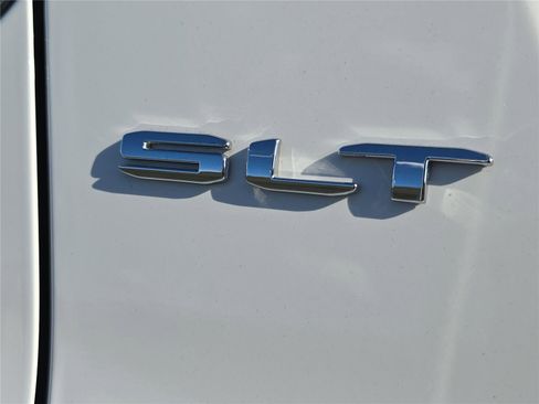 Used 2023 GMC Acadia SLT image 6