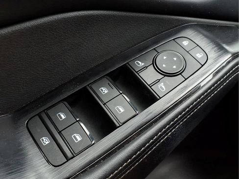 Used 2025 Nissan Rogue SV FWD image 19