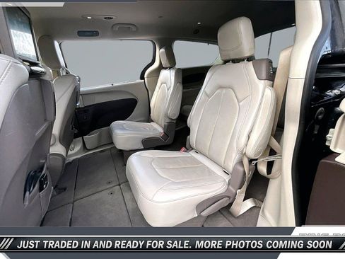 Used 2020 Chrysler Pacifica Touring-L Plus w/ Tire & Wheel Group FWD image 19
