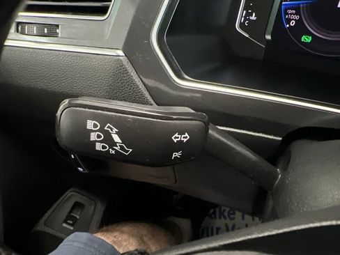 Used 2020 Volkswagen Tiguan SEL AWD/4WD image 22