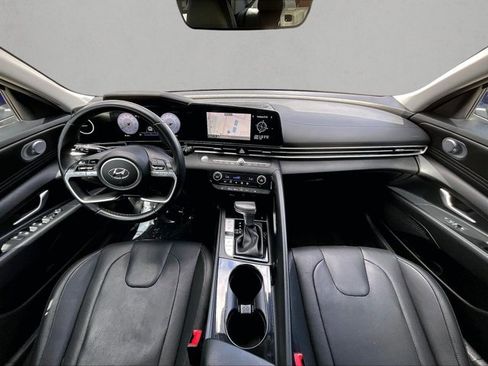 Used 2023 Hyundai Elantra Limited w/ Preferred Accessory Package image 16