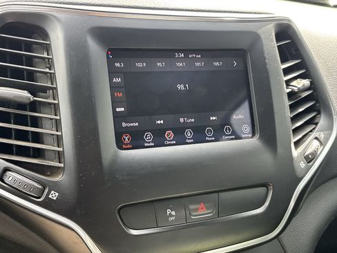 Used 2019 Jeep Cherokee Latitude Plus AWD/4WD image 12