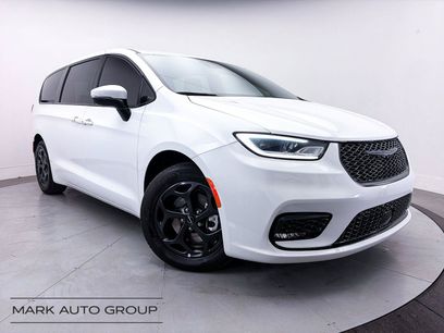 Used 2023 Chrysler Pacifica Touring-L w/ S Appearance Package