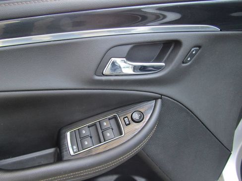 Used 2019 Chevrolet Impala LT FWD image 17