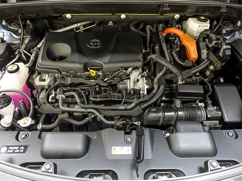 Certified 2022 Toyota Venza XLE image 27