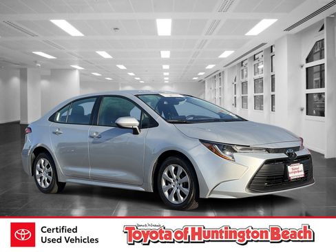 Certified 2025 Toyota Corolla LE FWD image 1