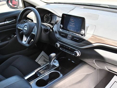 Used 2023 Nissan Altima 2.5 SV FWD image 40
