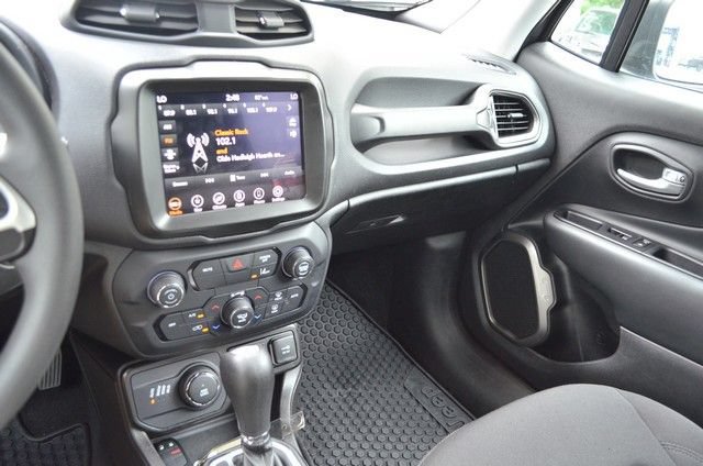 Used 2023 Jeep Renegade Latitude AWD/4WD image 24