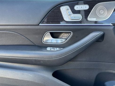 Used 2022 Mercedes-Benz GLS 450 4MATIC image 11
