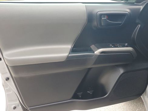 Certified 2020 Toyota Tacoma SR5 image 38