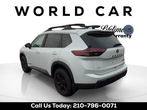 Used 2025 Nissan Rogue SV image 5