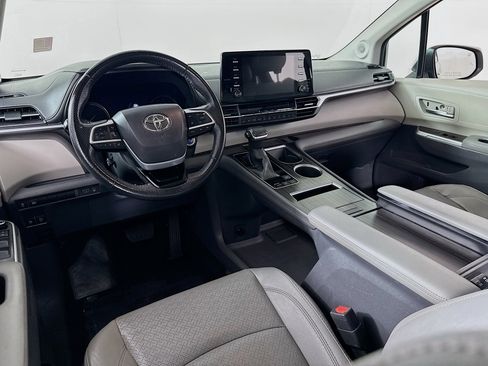 Certified 2021 Toyota Sienna Limited FWD image 19