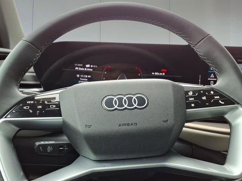 Used 2025 Audi Q5 Premium Plus w/ Premium Plus AWD/4WD image 14