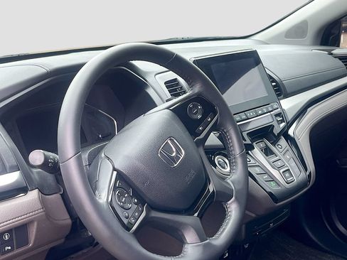 Used 2023 Honda Odyssey Touring image 9